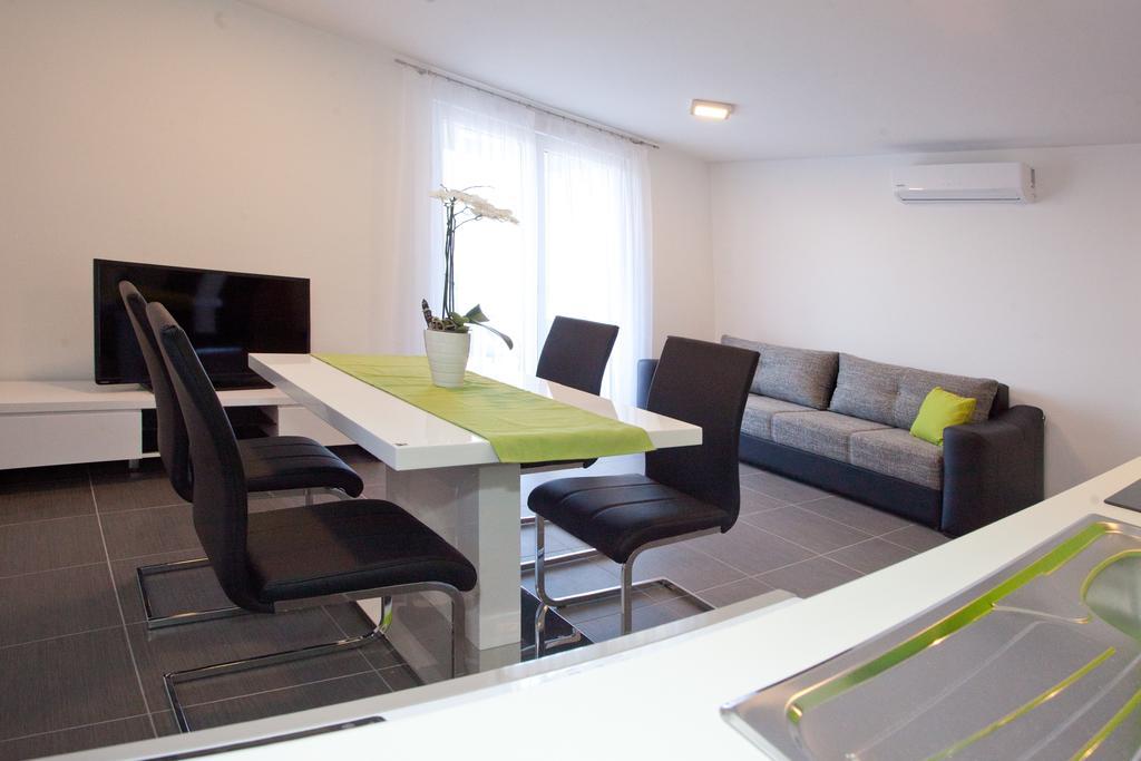 Apartments Diamond Podstrana Ruang foto