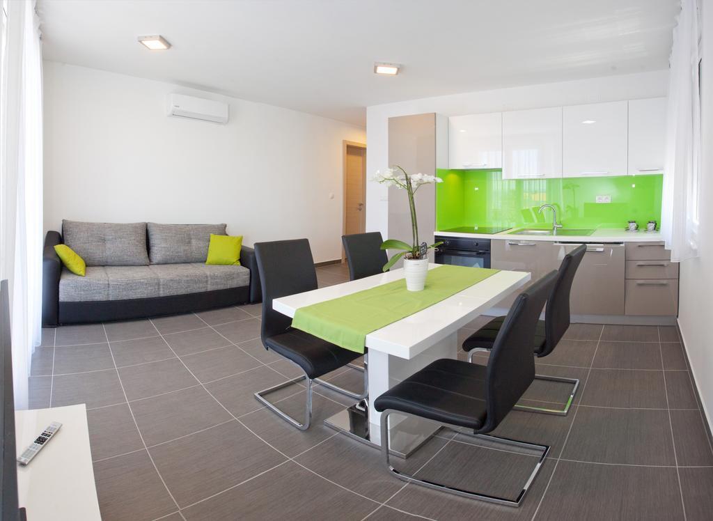 Apartments Diamond Podstrana Ruang foto