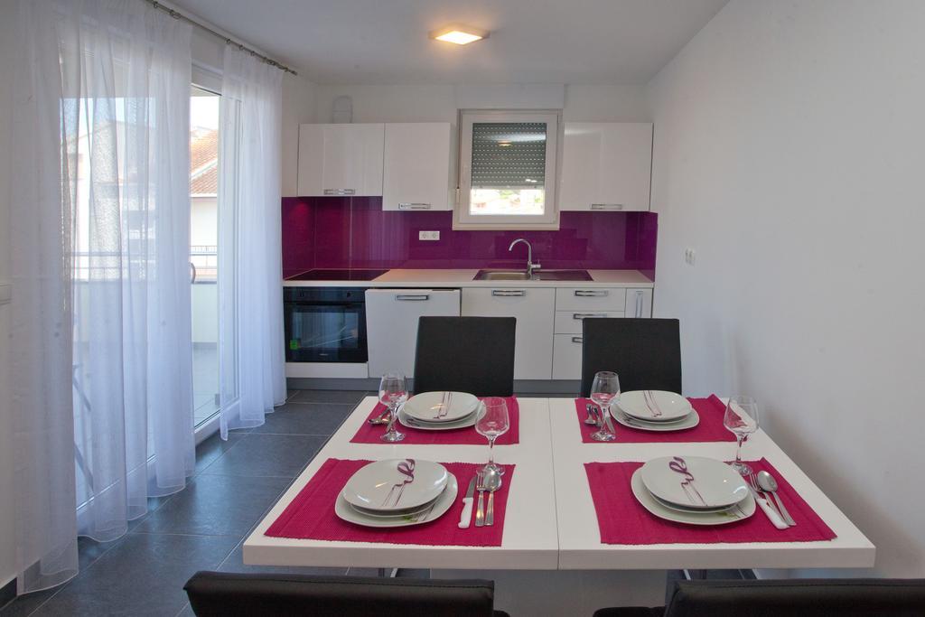 Apartments Diamond Podstrana Ruang foto