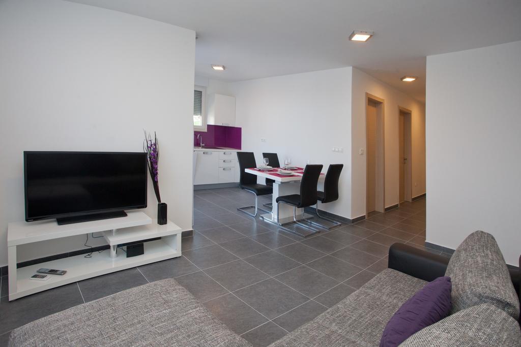 Apartments Diamond Podstrana Ruang foto